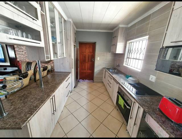 3 BEDROOM HOUSE FOR SALE IN HEATHERVIEW